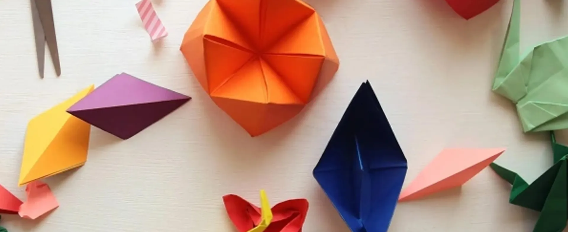 Soluzioni di carta dorata per l'eccellenza dell'ufficio e della cancelleria